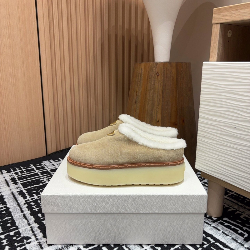 Pra*a slippers